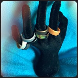 Seven rubber wedding rings